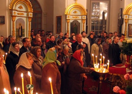 Пасхальная служба в церкви