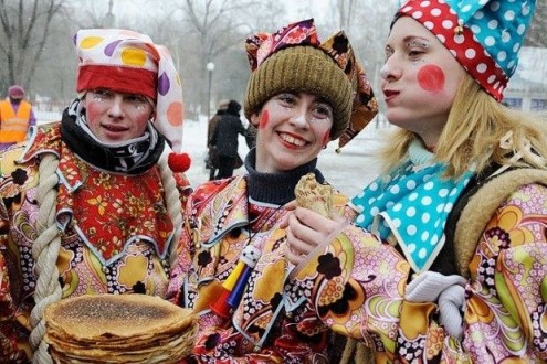 масленица на площади с блинами
