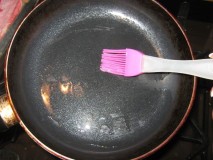смазывание сковороды