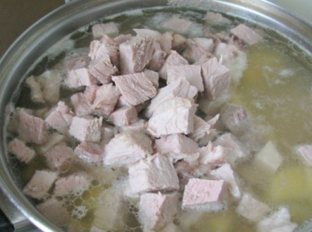 варка кусочков свиной вырезки
