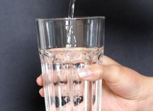 вода