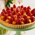 красивый пирог с клубникой